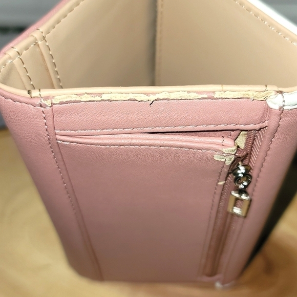 Guess Wallet - Picture 5 of 6